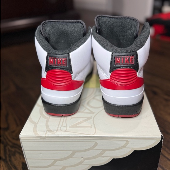 Jordan 2 OG Chicago Size 8 Men’s White and Black High-Top Sneakers - Picture 4 of 8